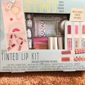 DIY tinted lip kit